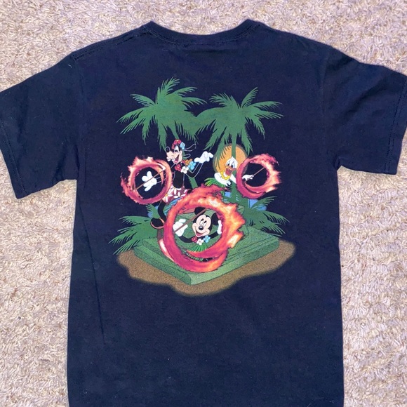 Vintage Disney World Polynesian Resort Tee - Picture 2 of 4
